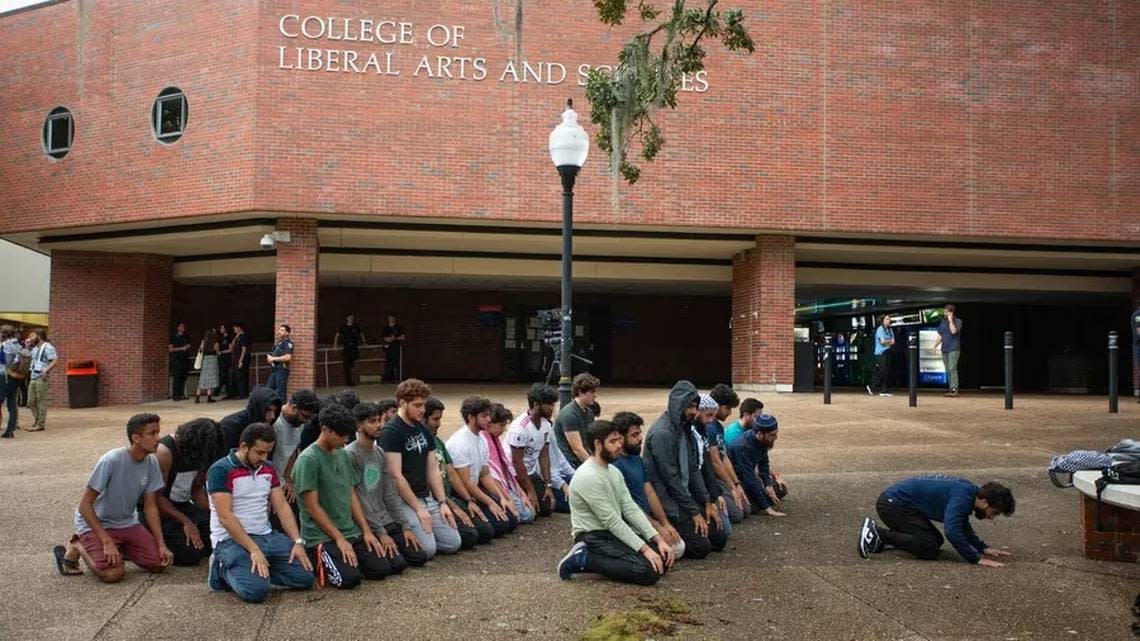 El canciller d el Sistema Universitario Estatal indicó que las células de la organizacón Estudiantes por la Justicia en Palestina (SJP) “deben ser desactivadas”.