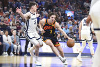 Oklahoma City Thunder guard Josh Giddey, right, drives past Memphis Grizzlies forward Jake LaRavia, left, in the first half of an NBA basketball game, Sunday, March. 10, 2024, in Oklahoma City. (AP Photo/Kyle Phillips)