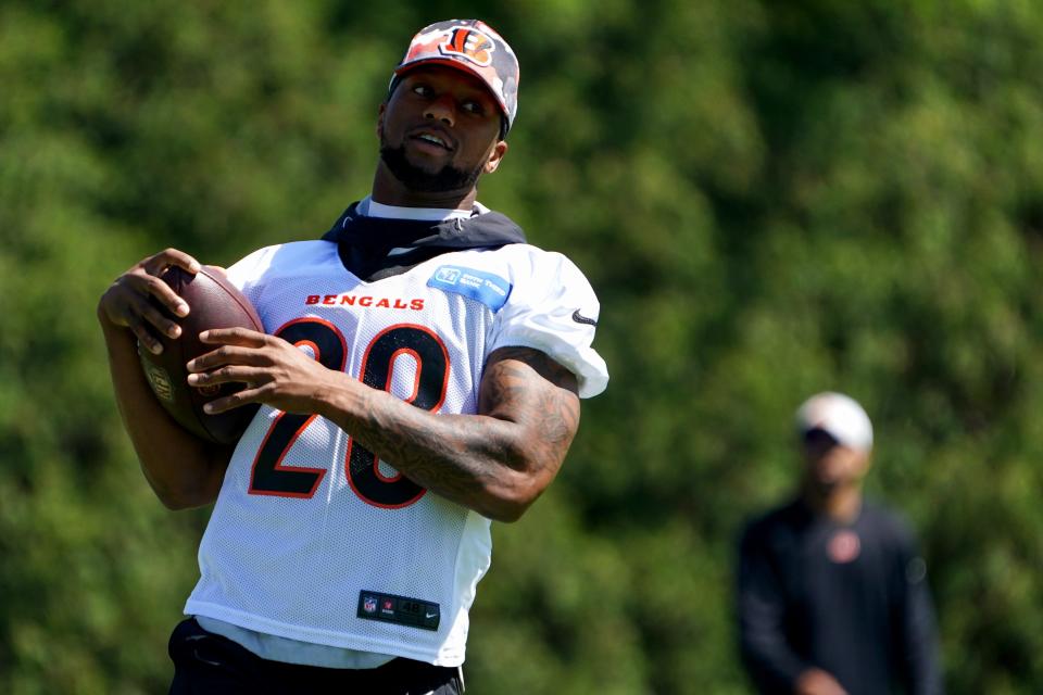 Cincinnati Bengals running back Joe Mixon (28) runs after catching a pass during practice, Tuesday, May 17, 2022, at the Paul Brown Stadium practice fields in Cincinnati. 