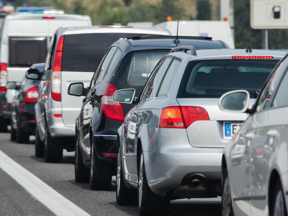 Ausführliche Vorbereitung auf den drohenden Stau kann Leben retten. (Bild: Christian Mueller / Shutterstock.com)