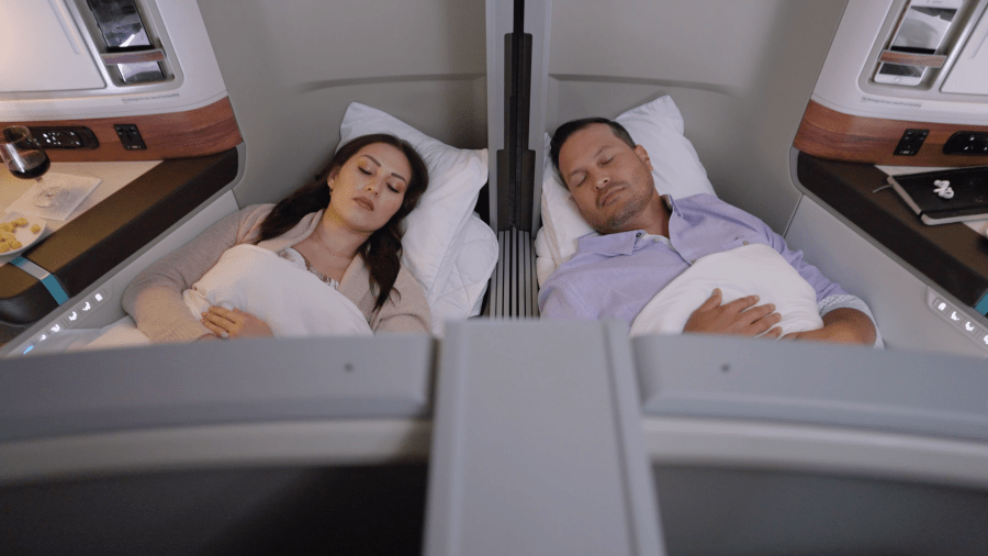 The Leihōkū Suites allow for couples to lie flat and fall asleep beneath a sea of stars. (Hawaiian Airlines)