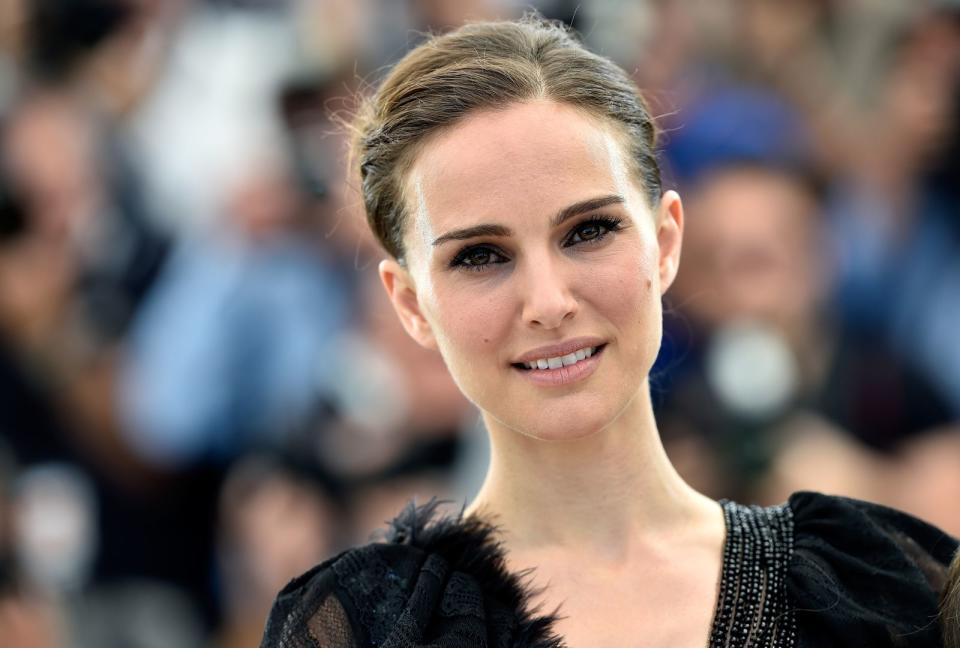 Oscarpreisträgerin Natalie Portman isst ebenfalls keine tierischen Produkte. Die langjährige Vegetarierin wurde 2009 nach der Lektüre von Jonathan Safran Foers Buch "Tiere Essen" zur Veganerin. 2011 kehrte sie während ihrer Schwangerschaft wieder zu einer vegetarischen Ernährung zurück, lebt aber inzwischen wieder vegan. (Bild: Pascal Le Segretain/Getty Images)