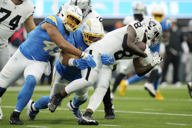 Khalil Mack sets the Chargers' sack record with 6 against the Raiders, his  former team