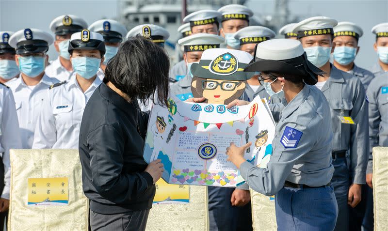  蔡英文承諾，會持續打造更加精良的艦艇，做全體海軍官兵執行任務的後盾。（圖／總統府提供）