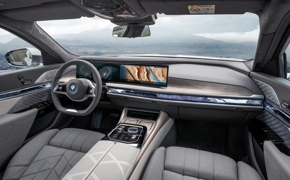 P90458233_highRes_the-new-bmw-i7-xdriv.jpg