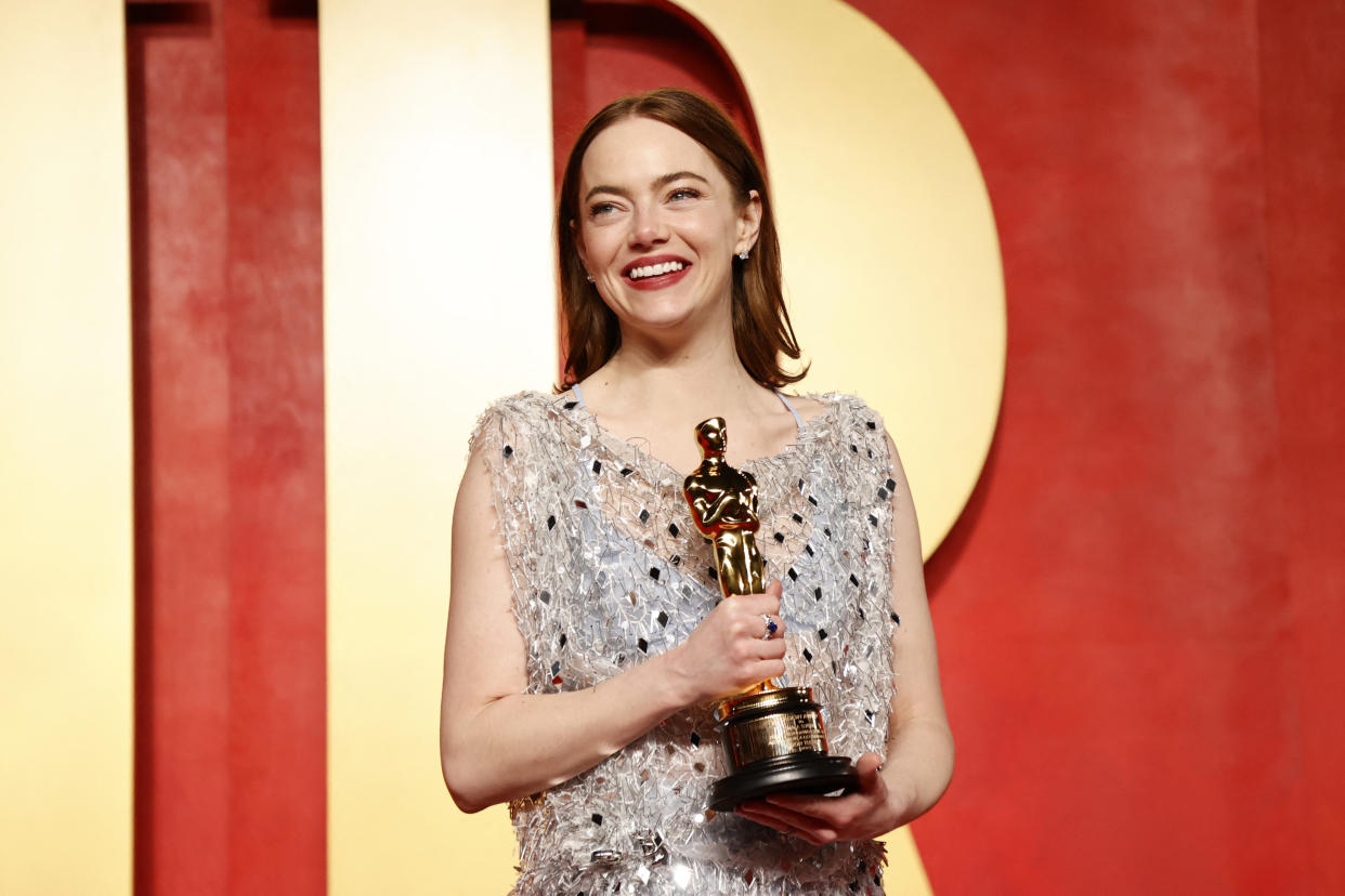 Emma Stone holding her Oscar.