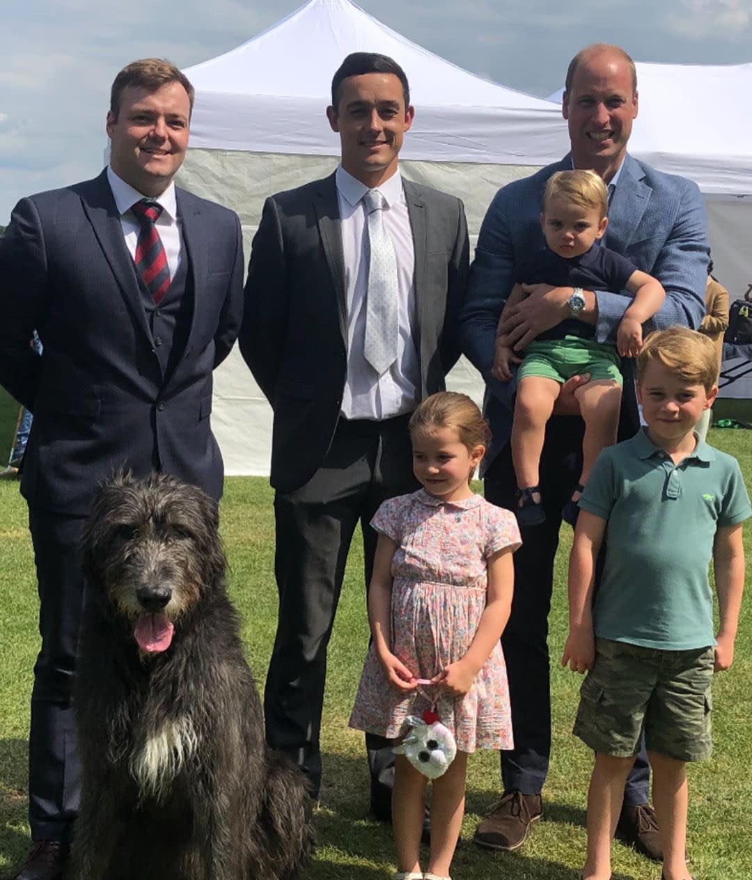 Die königlichen Kinder sind auf einem süßen neuen Foto zu sehen. Foto: Instagram/irishguardsmascot