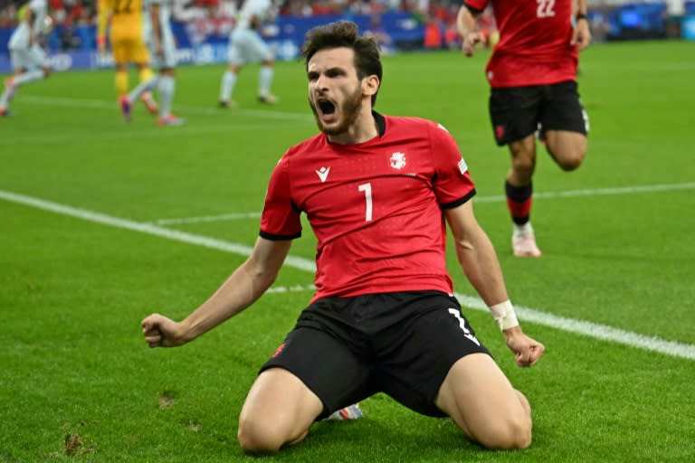 El mediapunta georgiano Khvicha Kvaratskhelia celebra un gol de su selección durante el partido entre Georgia y Portugal, el 26 de junio de 2024, en Gelsenkirchen (Alemania) (OZAN KOSE)