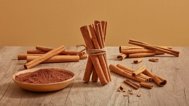 cinnamon sticks and bowl of ground cinnamon