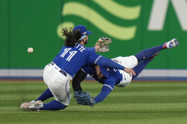 Blue Jays CF Springer carted off field after scary collision – KXAN Austin