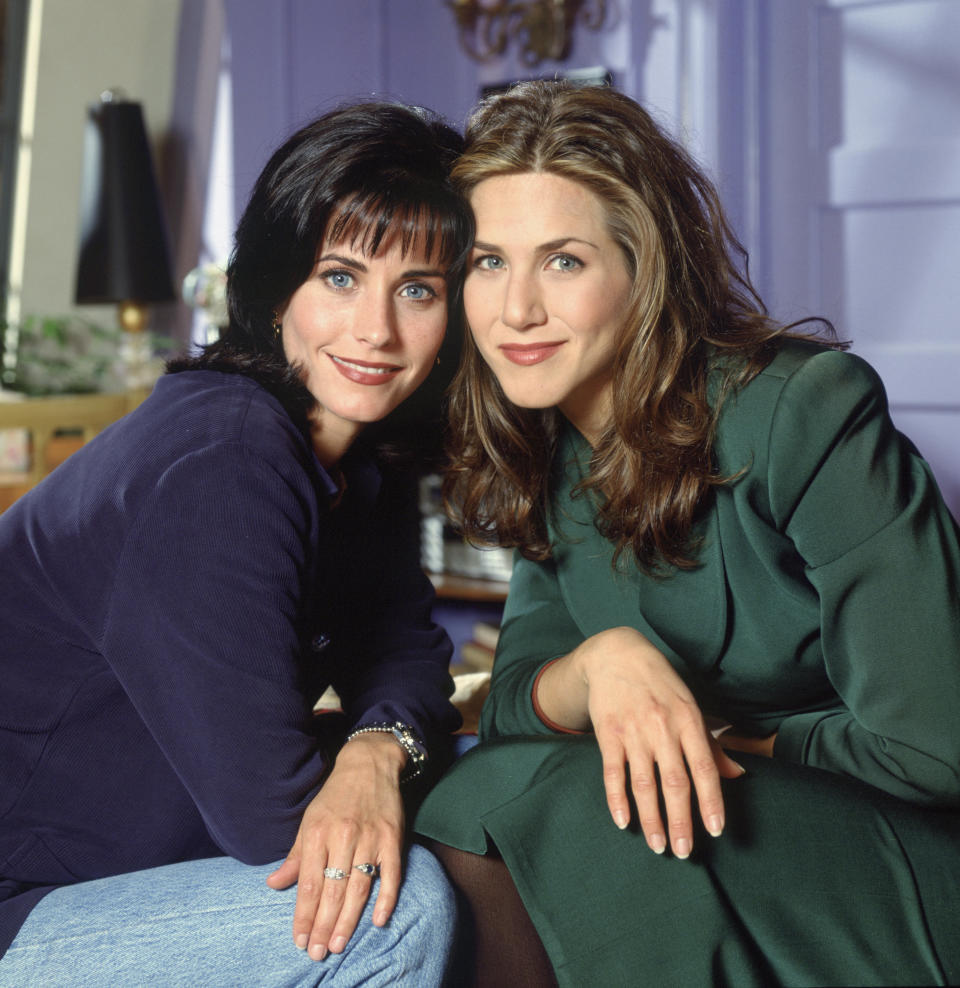 Jennifer und Courteney Cox im Jahr 1994