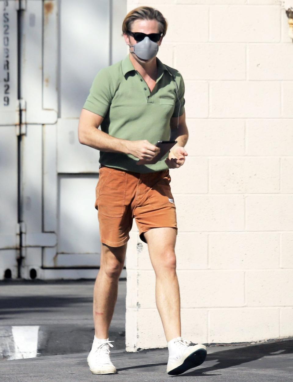 <p>Chris Pine heads to the studio in L.A. wearing a mask on Thursday. </p>