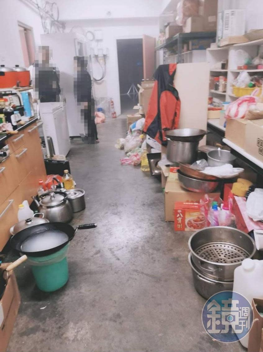 龍田里辦公室內堆滿雜物和炊煮器具。（讀者提供）