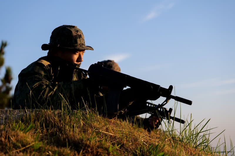 Members of South Korea and U.S. Special forces take part in a joint military exercise conducted by South Korean and U.S. special forces troops at Gunsan Air Force base in Gunsan