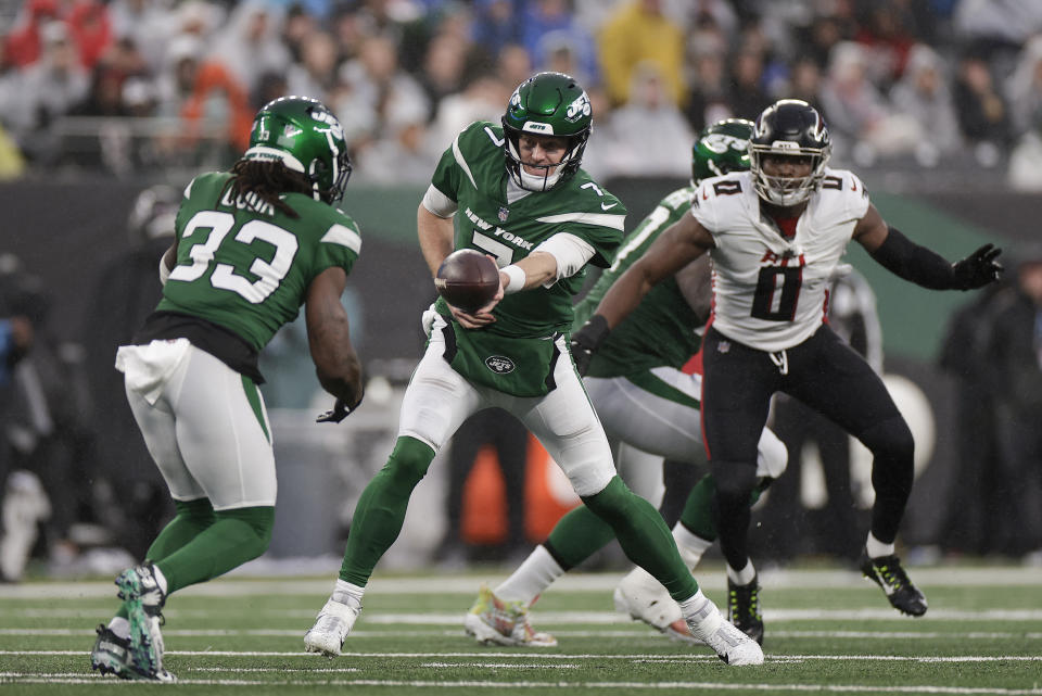New York Jets quarterback Tim Boyle (7) hands off the ball to New York Jets running back Dalvin Cook (33) during the third quarter of an NFL football game, Sunday, Dec. 3, 2023, in East Rutherford, N.J. (AP Photo/Adam Hunger)