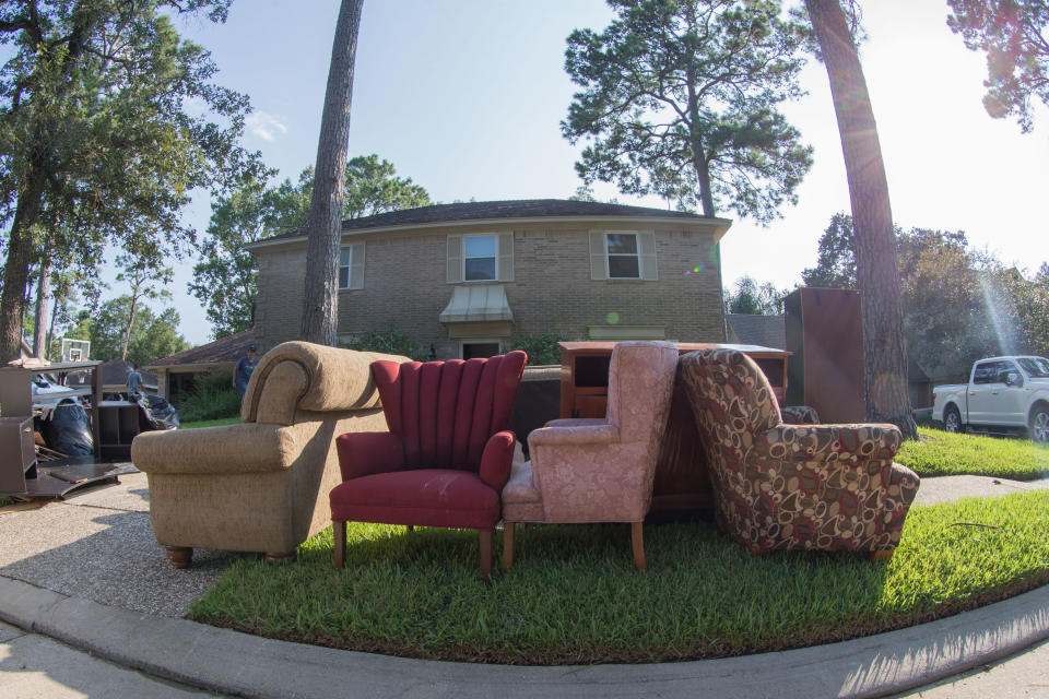 <p>Love sofas are sitting outside in the sun to dry off as owners start to take flooded belongings to be dried after Hurricane Harvey, Thursday, August 31, 2017 in Baytown, TX. (Photo: Juan DeLeon/Icon Sportswire via Getty Images) </p>