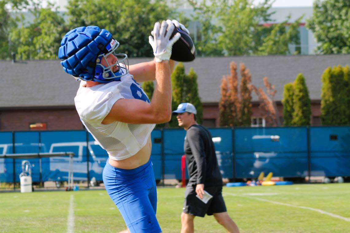 Boise State wide receiver Austin Bolt makes a catch near the sideline during fall practice. Bolt was one of five receivers that caught touchdown passes during the Broncos’ first scrimmage on Saturday.