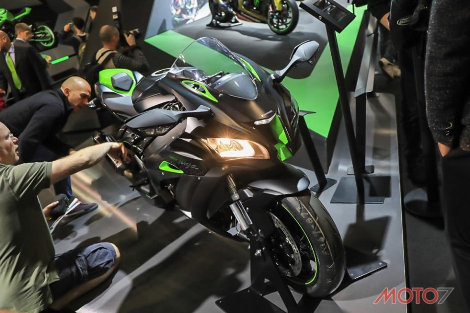 ZX-10R SE在外觀上採用較為低調的配色。