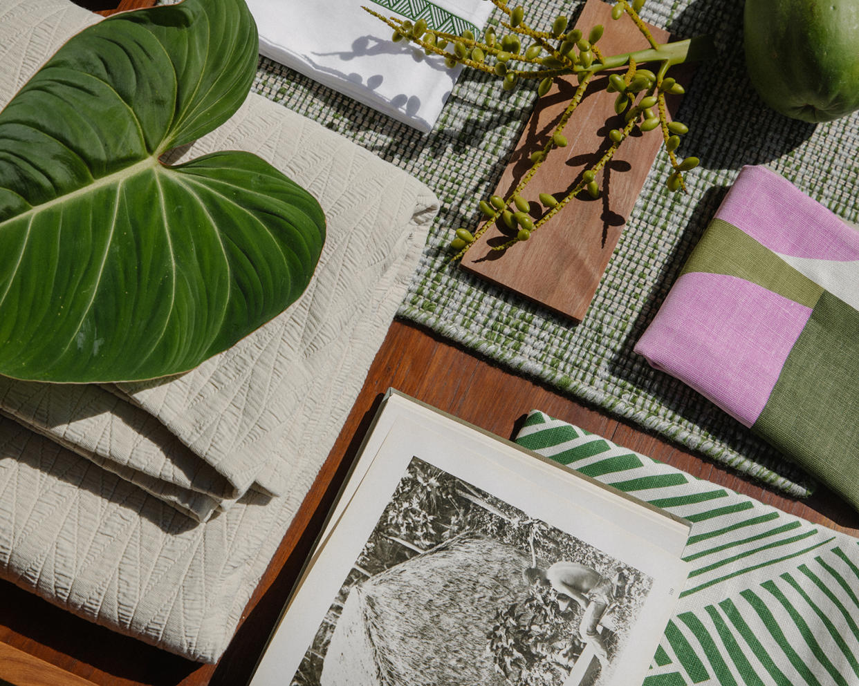  Patterned placemats on a working desk. 