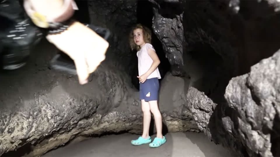 The scared little girl was found crying alone in the darkness of a cave without a flashlight. Photo: YouTube
