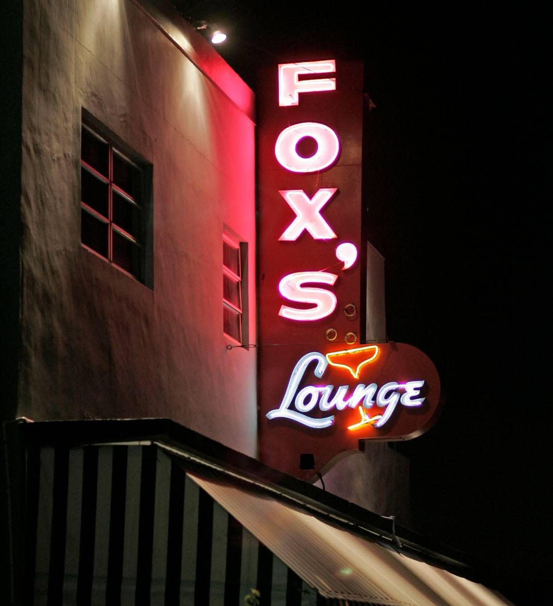 The original Fox’s Lounge sign as it looked in 2007