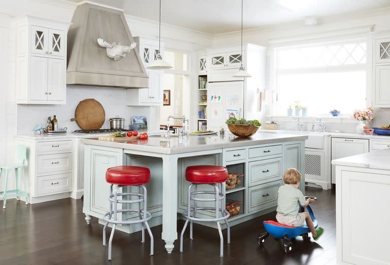 blue and white coastal kitchen