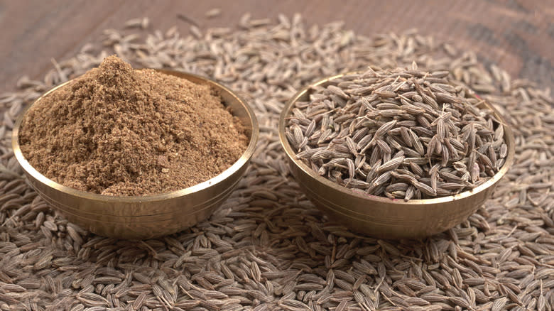 bowls of whole and ground cumin