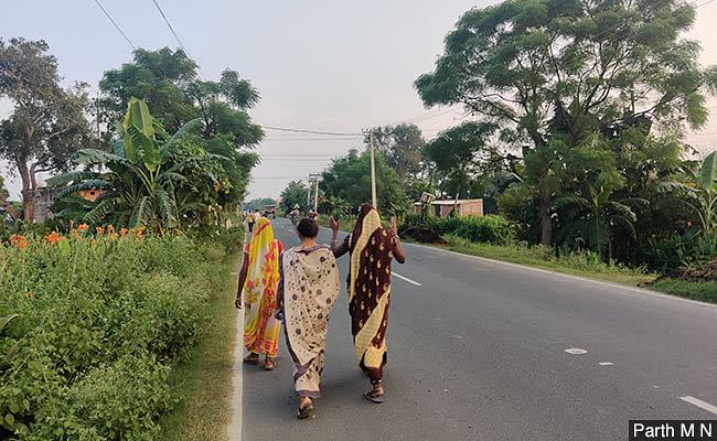 Sunita Devi walking with two women who shuttered the liquor shop in Sasaram in 2013.