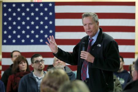 U.S. Republican presidential candidate and Ohio Governor John Kasich speaks at a campaign town hall meeting in Hooksett, New Hampshire January 6, 2016. REUTERS/Brian Snyder