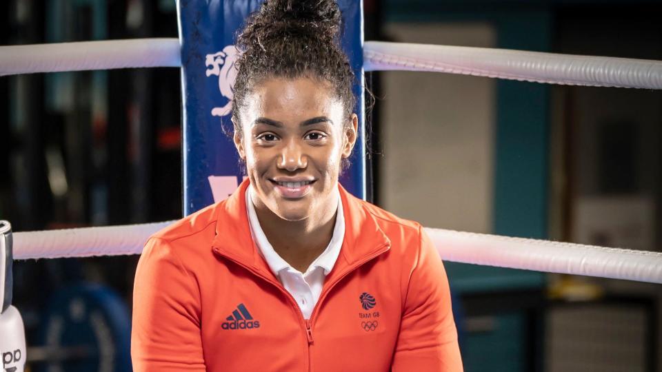 Chantelle Reid, del TeamGB, posa sentada en un día de prensa