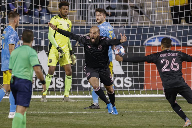 Grito de gol: Higuain celebra después de marcar un gol contra Philadelphia Union