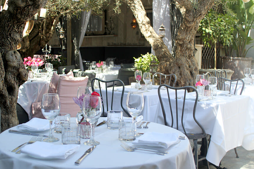 Tables in the courtyard at PUMP in Vanderpump Rules Season 3