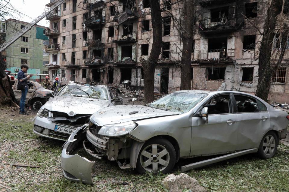 Destroyed cars in front of a damaged residential building, following a Russian night strike, in the city of Kryvyi Rig (AFP via Getty Images)