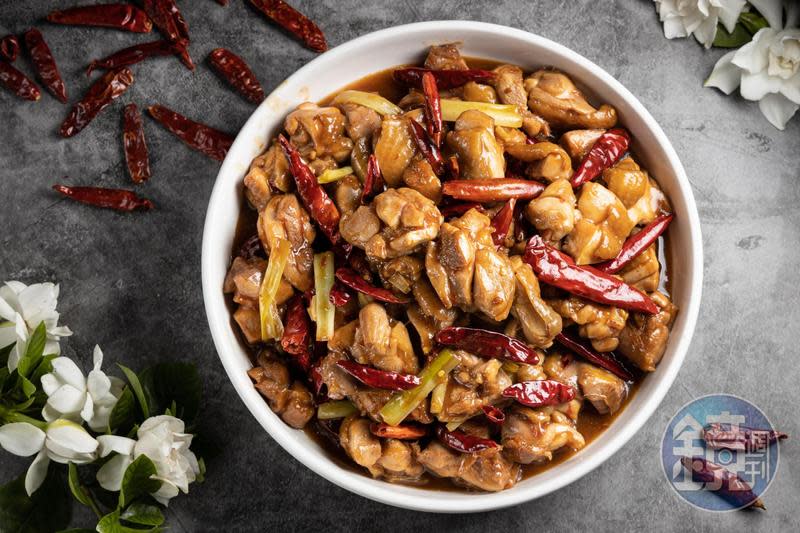 左宗棠雞是人人可上手的家常料理，彭長貴大廚的起手菜式絕不浪得虛名。