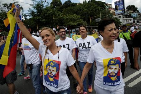 Lilian Tintori (L), wife of jailed Venezuelan opposition leader Leopoldo Lopez and her mother-in-law Antonieta Mendoza (R) arrive to a rally to demand a referendum to remove Venezuela's President Nicolas Maduro in Caracas, Venezuela October 22, 2016. REUTERS/Marco Bello