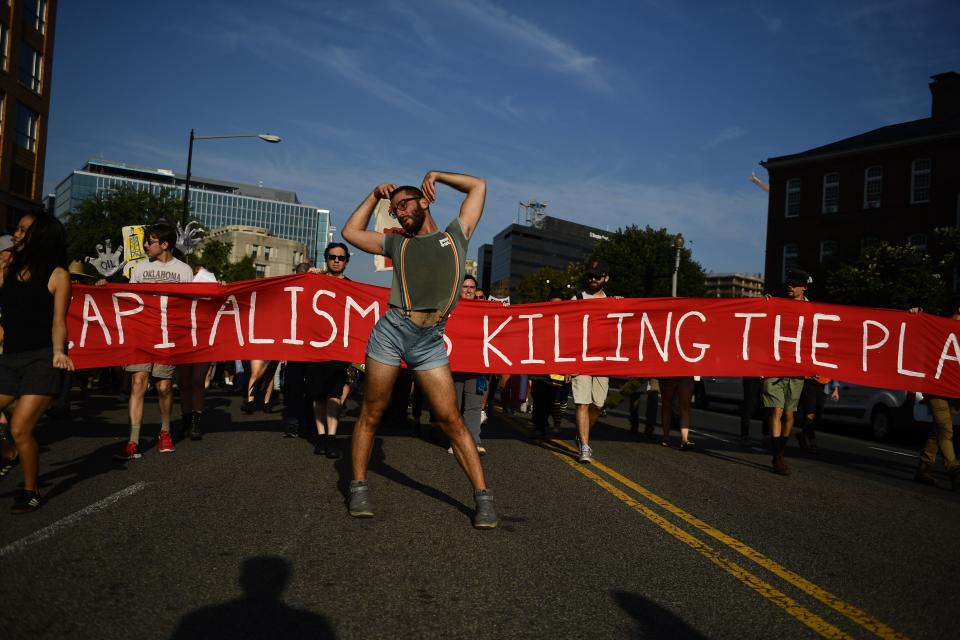 Environmental activists gather in Washington on Monday during global climate action week. (Photo: BRENDAN SMIALOWSKI / AFP / Getty Images)