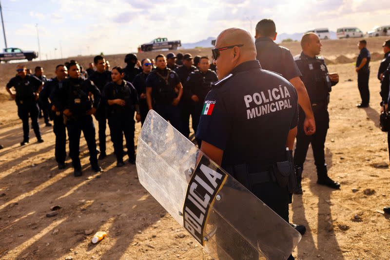 FILE PHOTO: Migrants seeking asylum in the United States walk on the banks of the Rio Bravo River, the border between the U.S. and Mexico, in Ciudad Juarez