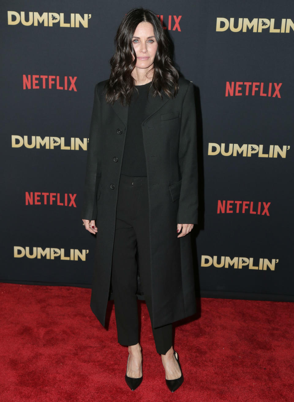 <p>Courteney Cox también apostó por el negro para apoyar a su amiga en su nuevo proyecto, un conjunto tan clásico como elegante. (Foto: Gtres). </p>