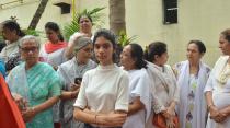 <p>Cricketers and family members pay their last respects to former Indian captain Ajit Wadekar, who passed away after a prolonged illness in Mumbai. </p>