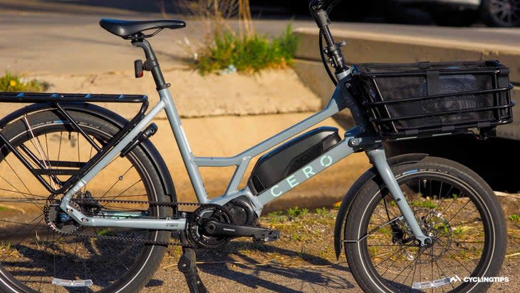 <span class="article__caption">The low-slung frame makes it easy to mount and dismount the Cero One, and yet there’s still enough separation between the top tube and down tube to keep the bike from twisting excessively when loaded.</span> (Photo: James Huang)