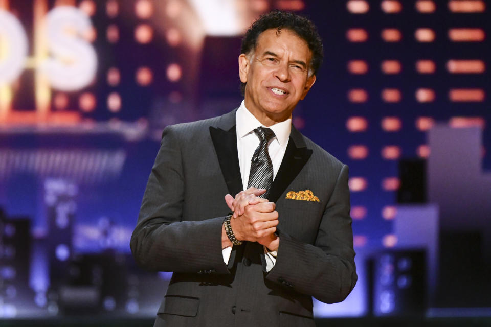 ARCHIVO - Brian Stokes Mitchell presenta el segmento In Memoriam durante la ceremonia de los premios Tony a lo mejor de Broadway, el 9 de junio de 2019 en Nueva York. (Foto por Charles Sykes/Invision/AP, Archivo)