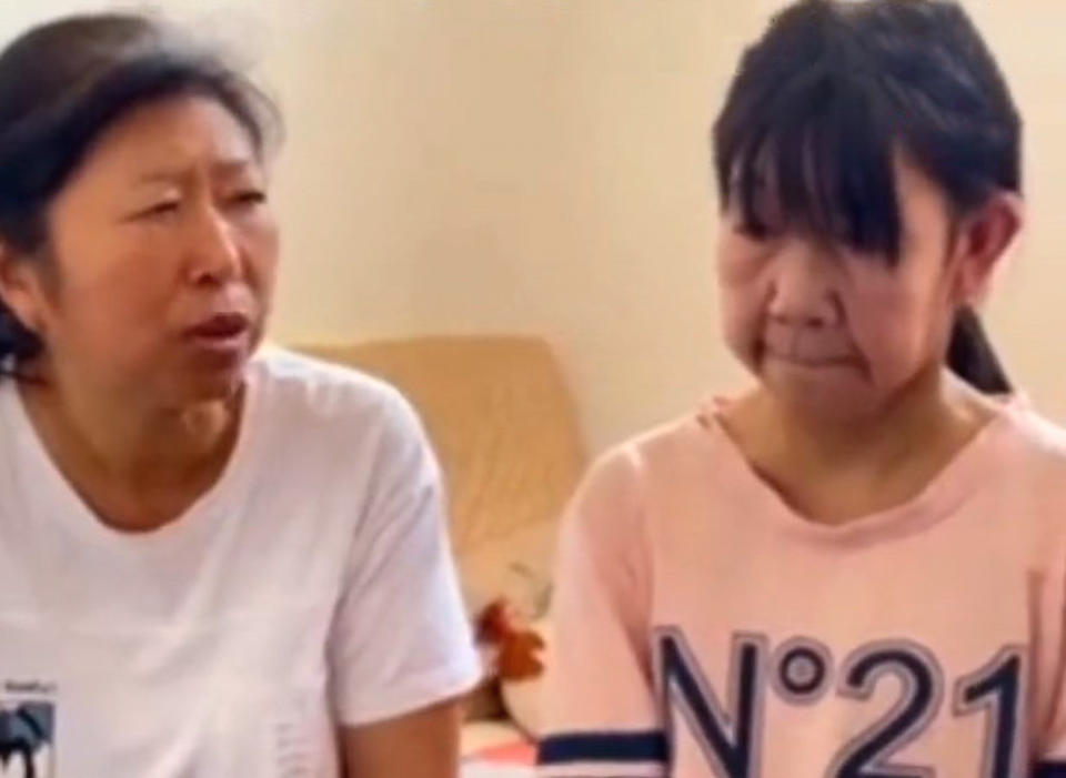 The 14-year old girl, Xiao Li, right, from Xinxiang in China, that looks much older than her age and her mother pictured on the left. Source: AsiaWire/ Australscope
