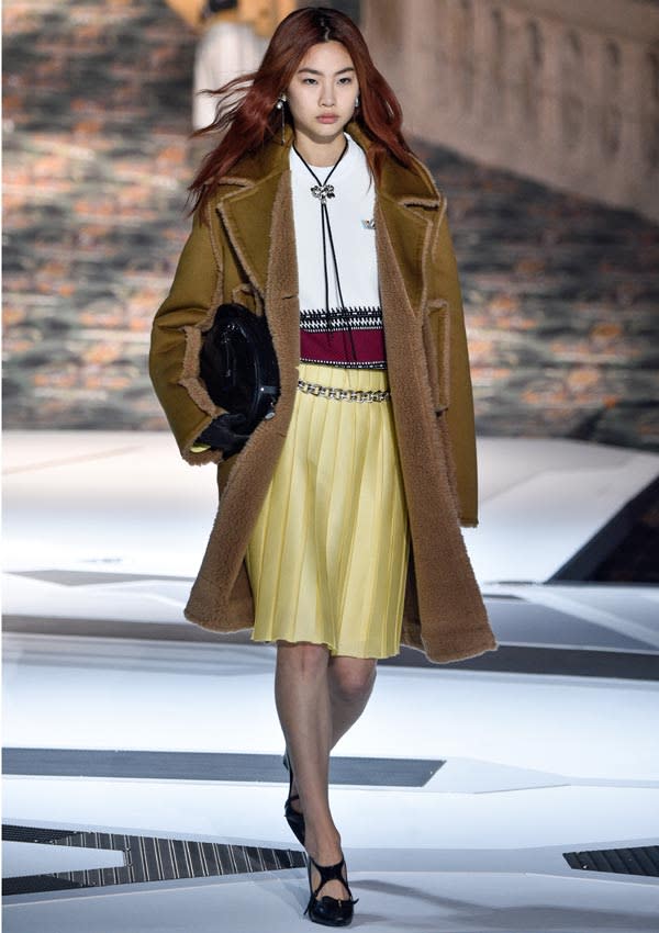 Louis Vuitton: desfile Pre-fall 2023 con HoYeon Jung en Seúl