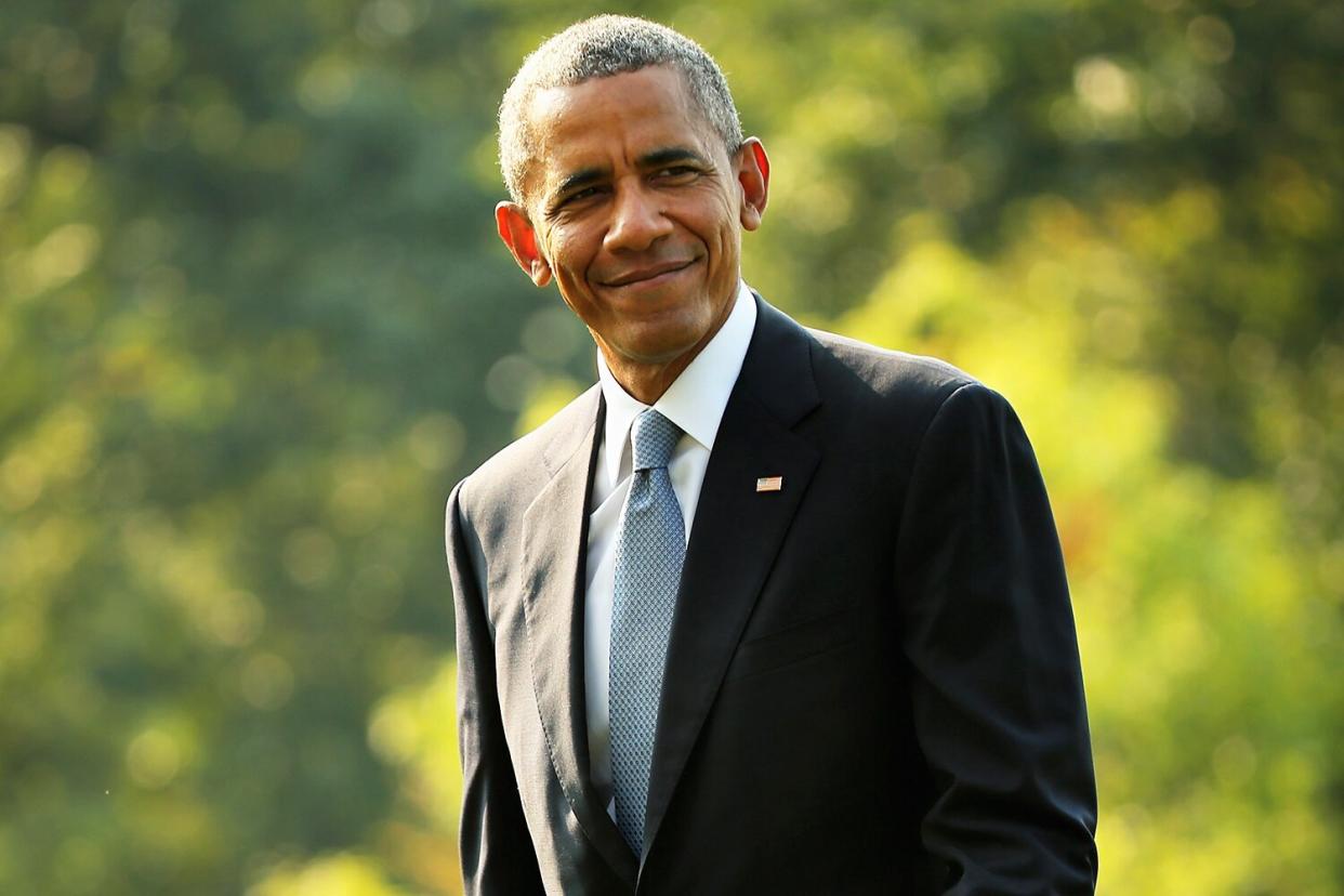 U.S. President Barack Obama waves to reporters after returning to the White House on board Marine One September 3, 2015 in Washington, DC. Obama spent three days in Alaska this week where he became the first sitting president to go to the Arctic Circle.