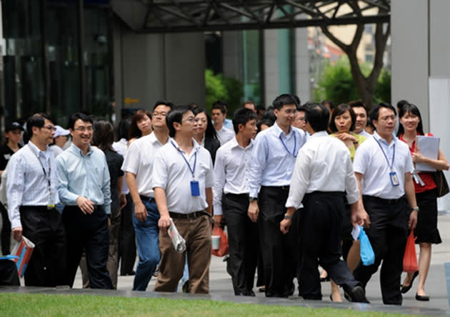 Pedestrians crossing a street in Singapore's upmarket shopping area near Orchard Road, in 2011. (AFP photo)