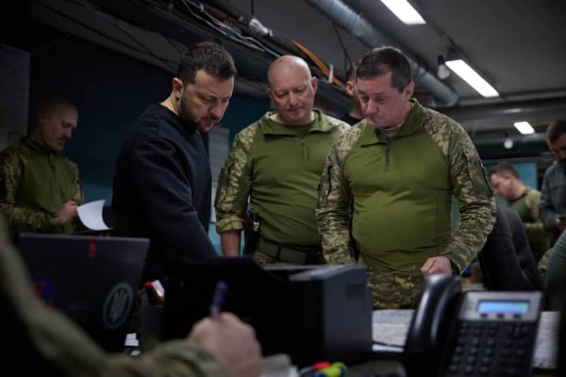 Ukrainian President Volodymyr Zelensky visit the frontline positions in Donetsk region, amid the Russian invasion of Ukraine. -/APA Images via ZUMA Press Wire/dpa