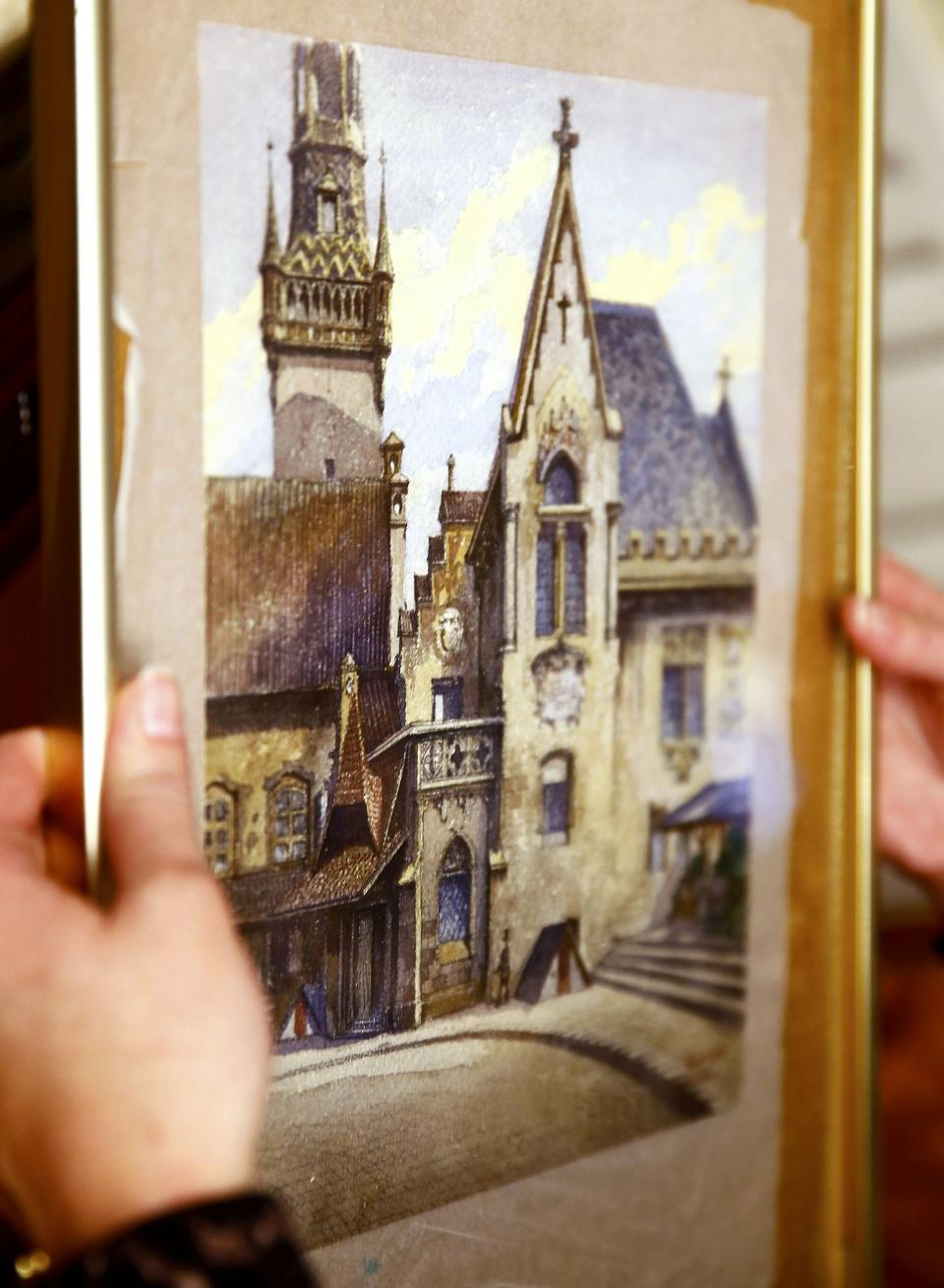 Employee puts away watercolour by Hitler at auction house in Nuremberg