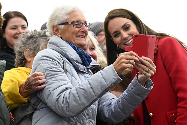 kate-middleton-selfie-wales