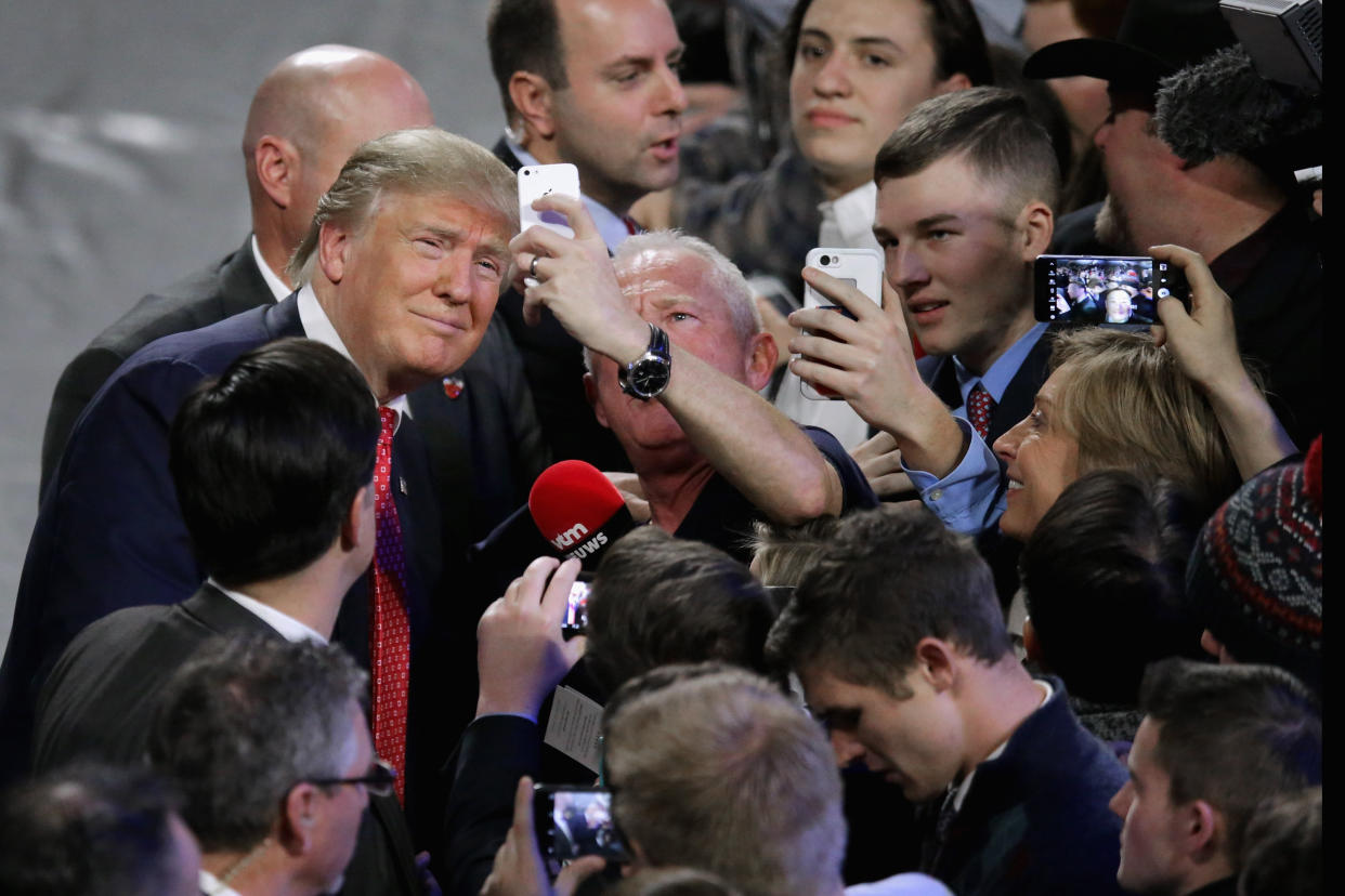 Then-Republican presidential candidate Donald Trump posed for selfies with supporters after speaking at Liberty University, a Christian institution, in January&nbsp;2016. (Photo: Chip Somodevilla via Getty Images)