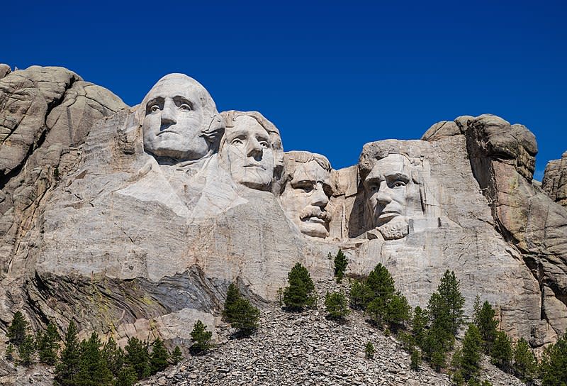  Mount Rushmore. 